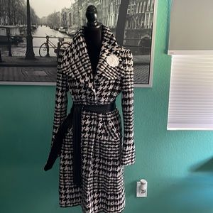 Houndstooth beautiful Karl Lagerfeld Long Coat, with double sided belt